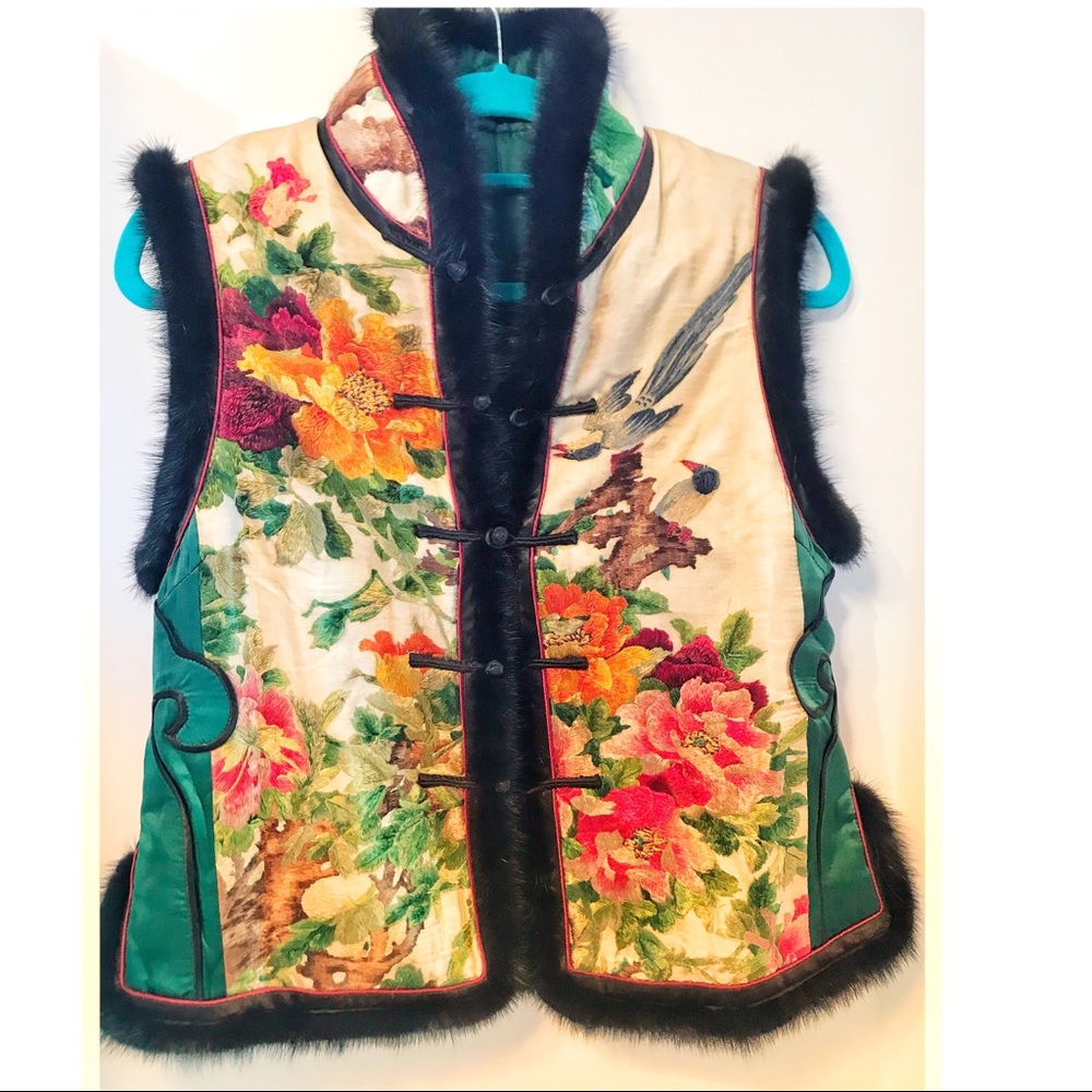 Rare Vtg 1980’s Silk Embroidered/ Fur Trim Vest